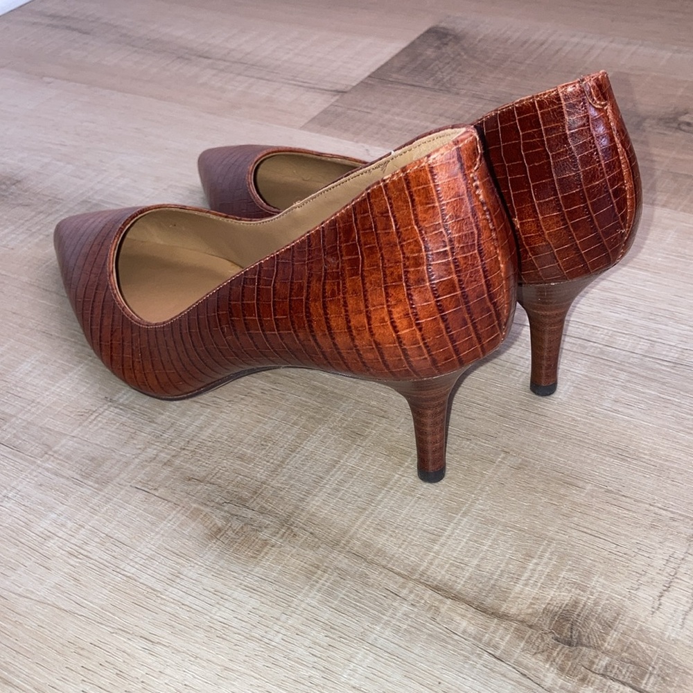 Nine West Margot Brown Embossed Leather Upper Mid-Heels Great condition! - Picture 3 of 8